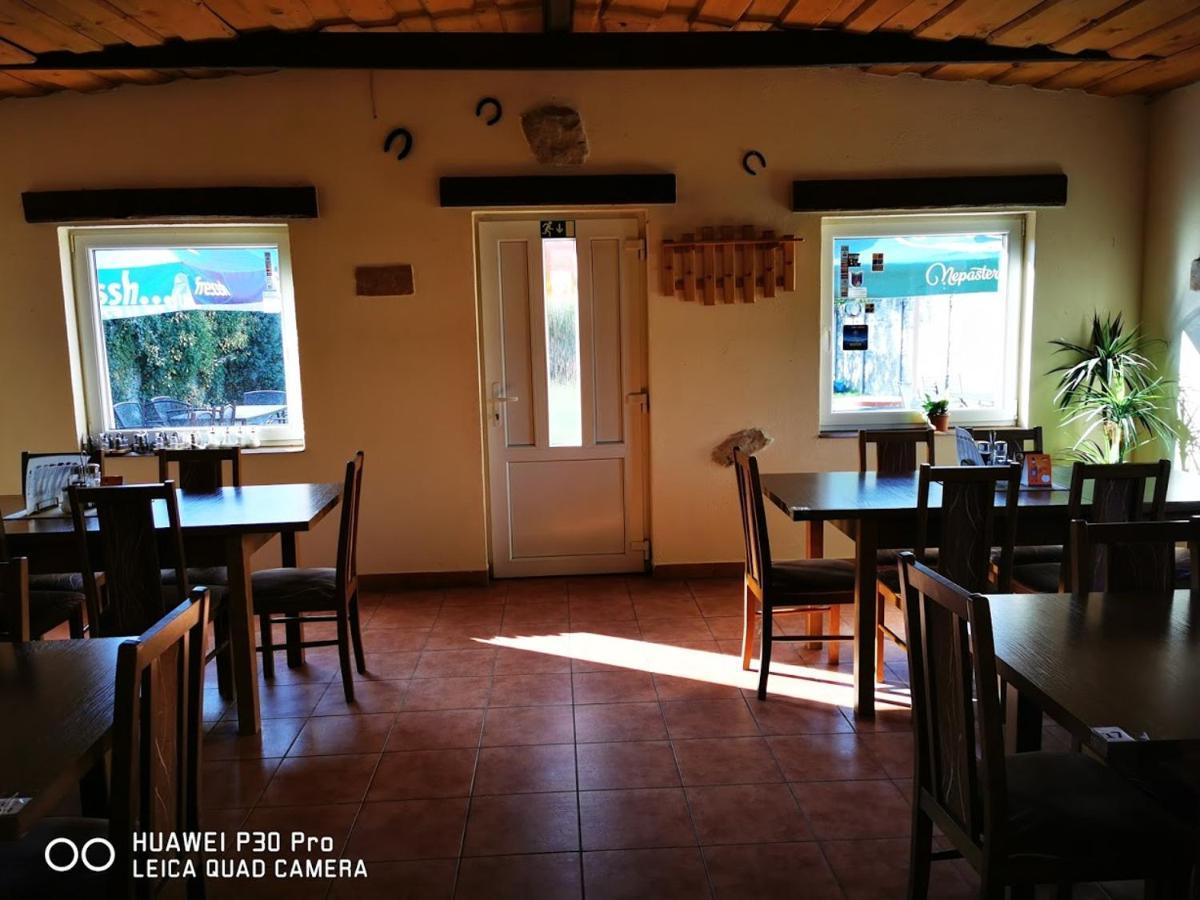 Restaurace A Penzion U Jessyho Perna Exterior photo